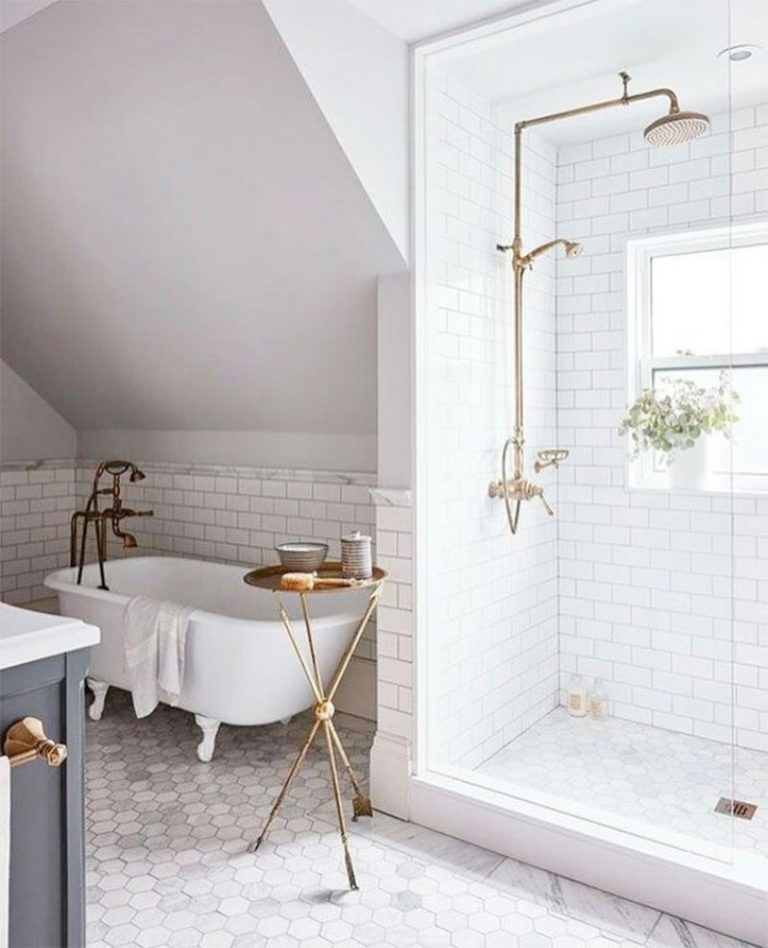 Design Files 16 Bathrooms That Get Gold Hardware Right Elizabeth