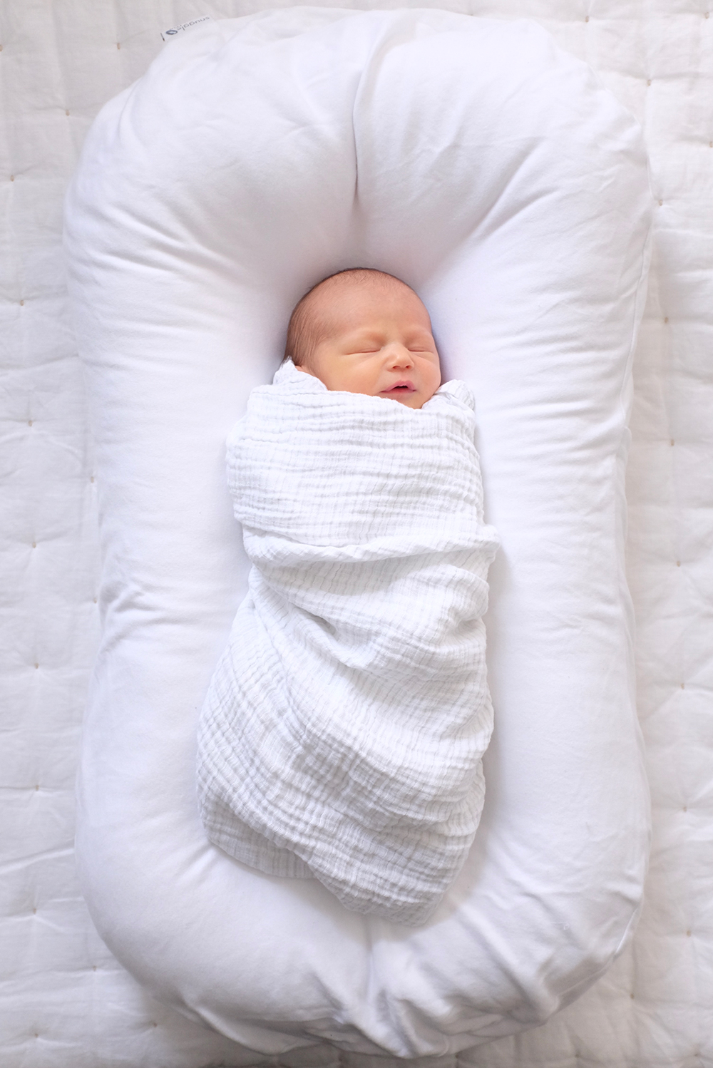 swaddle baby in bassinet